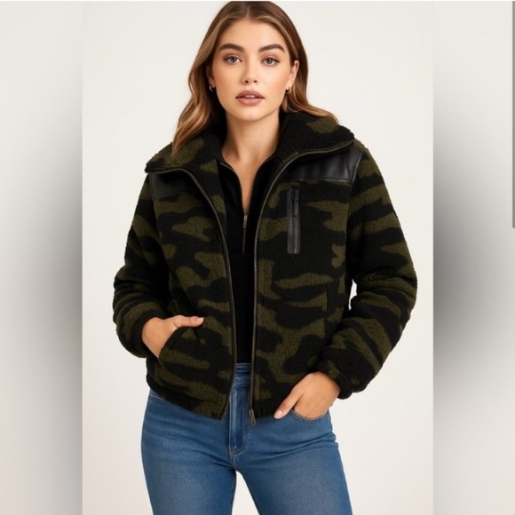 Generation Love Cedric Camouflage Fleece/Size Medium - Picture 1 of 9